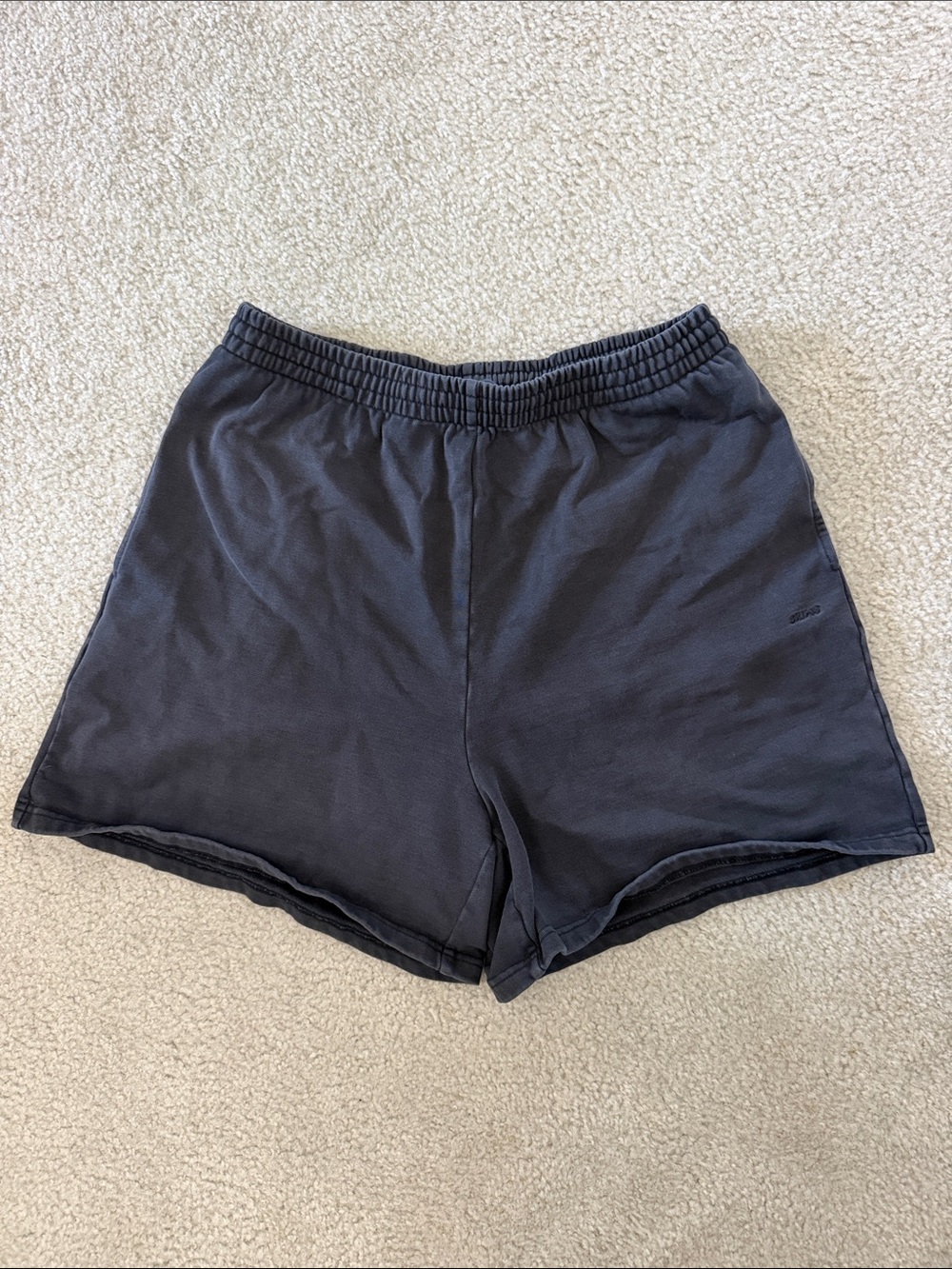 Skims Boyfriend Shorts - Picture 2 of 3